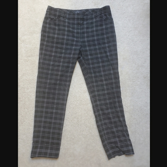 White House Black Market slimankle Pants - Picture 3 of 5
